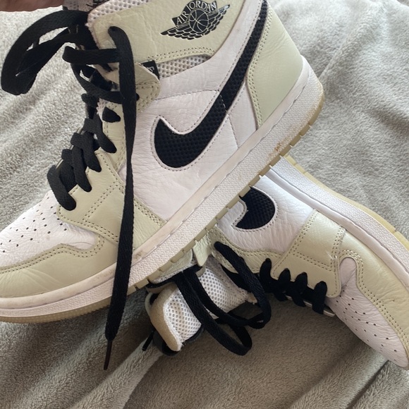 Nike Air Jordan 1s - Picture 2 of 6